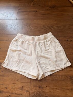 Alo Yoga Low Key Sweat Shorts In Ivory Size Medium
